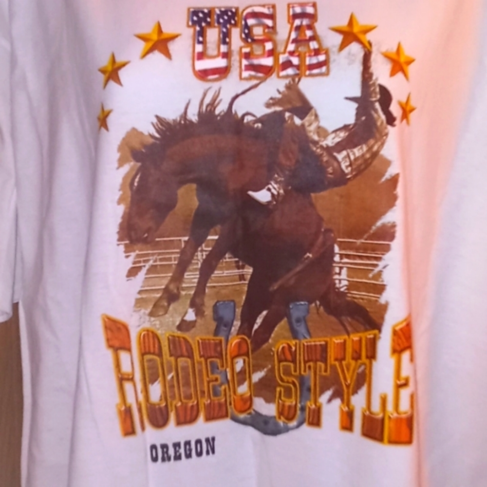 NWOT,Vintage 90s,Unisex XL, White T-Shirt with Bucking Bronco/Oregon/Rodeo/USA❤️